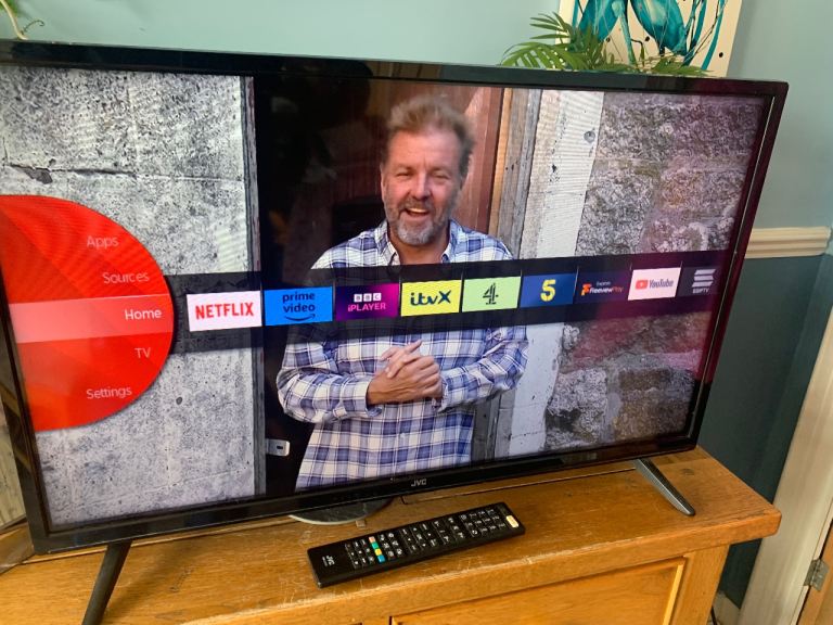 Only £45 ! Lovely slim 32” JVC full HD SMART LED freeview TV, excellent condition