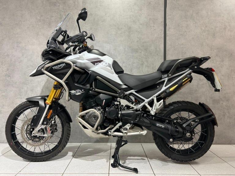 2022 Triumph Tiger 1200 Rally Pro - 2772 miles - MEGA!