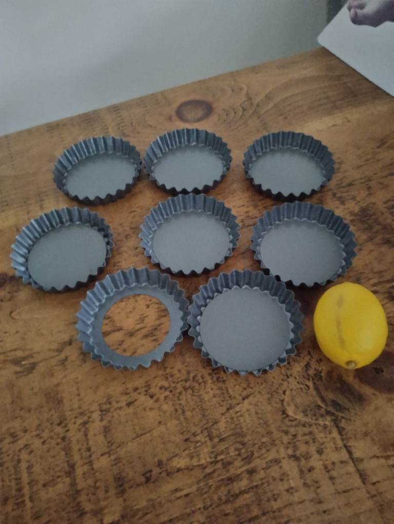 image for Set of 7 / 8 individual flan tins