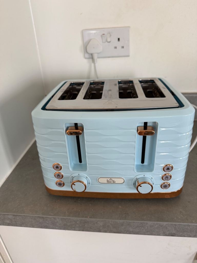 Amazing 4 slice toaster (only 2 slice works)
