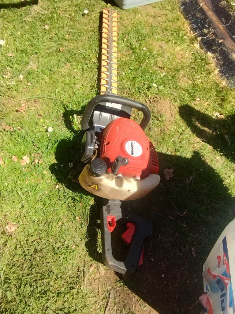 Warrior Petrol hedge trimmer 
