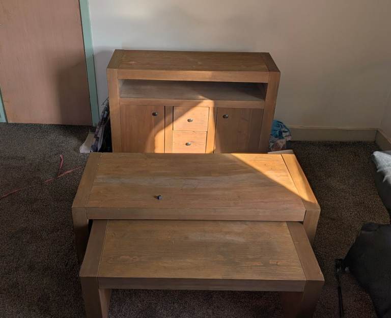 Solid Oak(oak furniture land) TV Cabinet / Media Unit, matching coffee tables– Good Condition