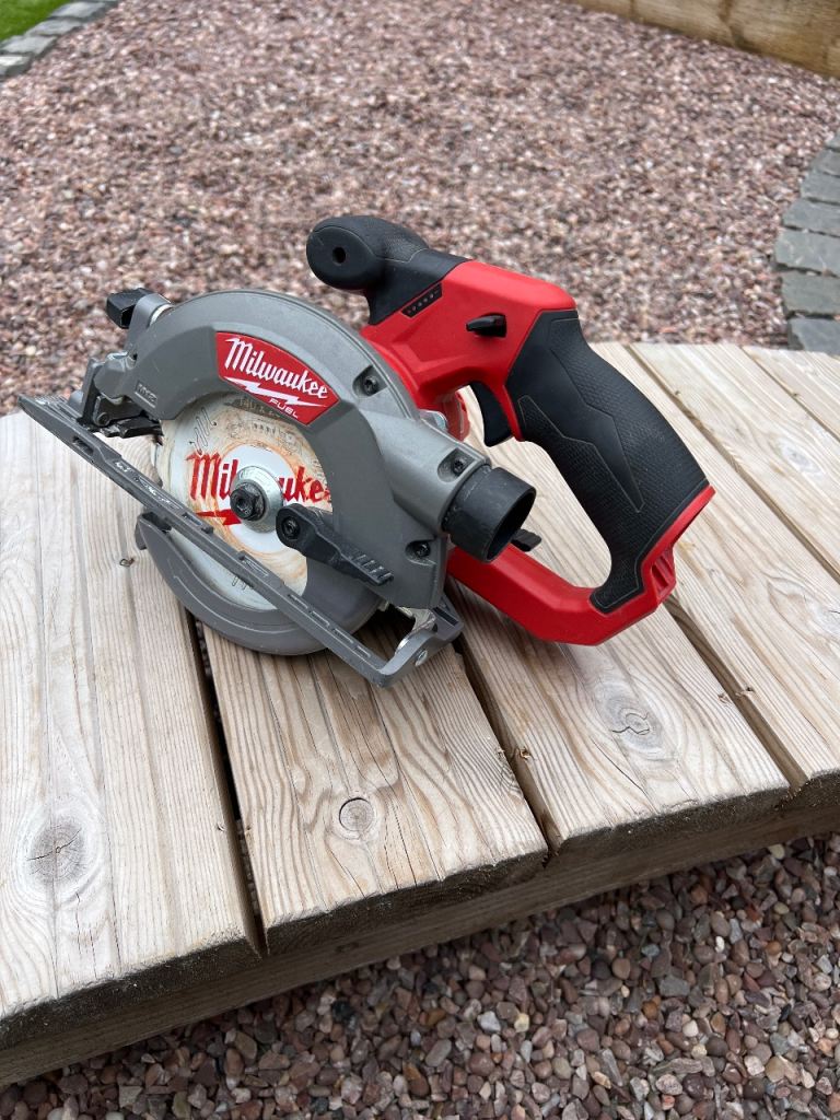 Milwaukee M12 saw