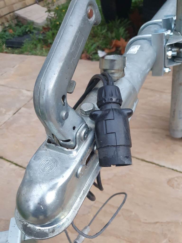 Agados 6x4 Trailer with lockable hard top and roof rack 