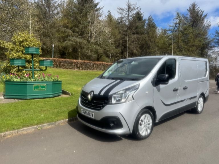 16 model  Renault Trafic Sport – Rare Metallic Silver – High Spec – NO VAT
