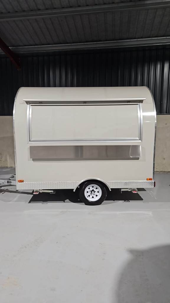 Mobile Wood-Fired Pizza Trailer Experience