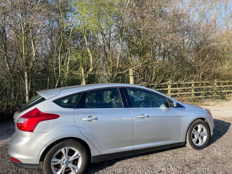 FORD FOCUS 1.6 ZETEC AUTOMATIC 61 REG 5 DOOR MOT JUNE 18TH 2026 LOW INSURANCE 40+MPG