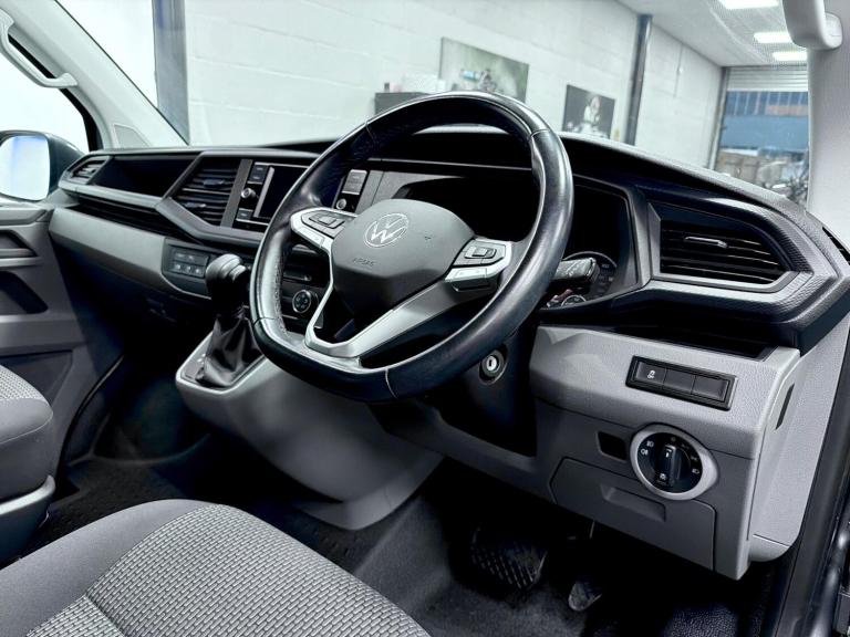 2022 Volkswagen Transporter 2.0 BiTDI T32 Highline Kombi DSG FWD SWB Euro 6 (s/s) 5dr WINDOW VAN ...