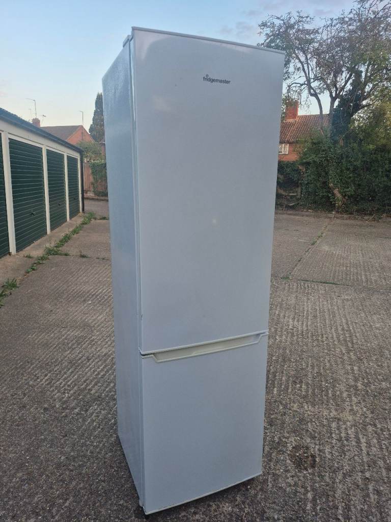 Bush Freestanding Fridge Freezer - White, Good Condition