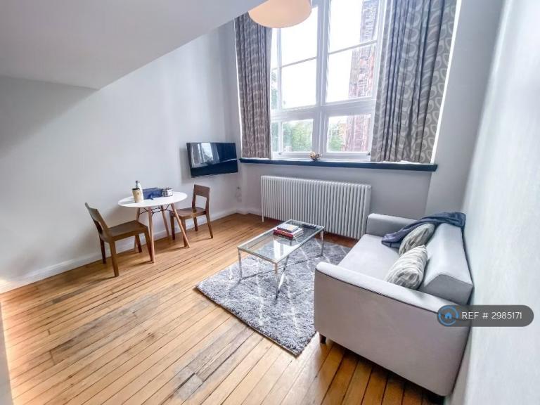 1 bedroom flat in Mcdonald Road, Edinburgh, EH7 (1 bed) (#2985171)