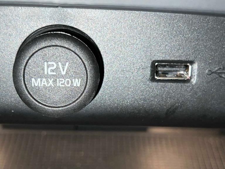  Volvo XC40 2.0 B4P R DESIGN Pro 5dr Auto [7 speed] Estate Petrol Automatic