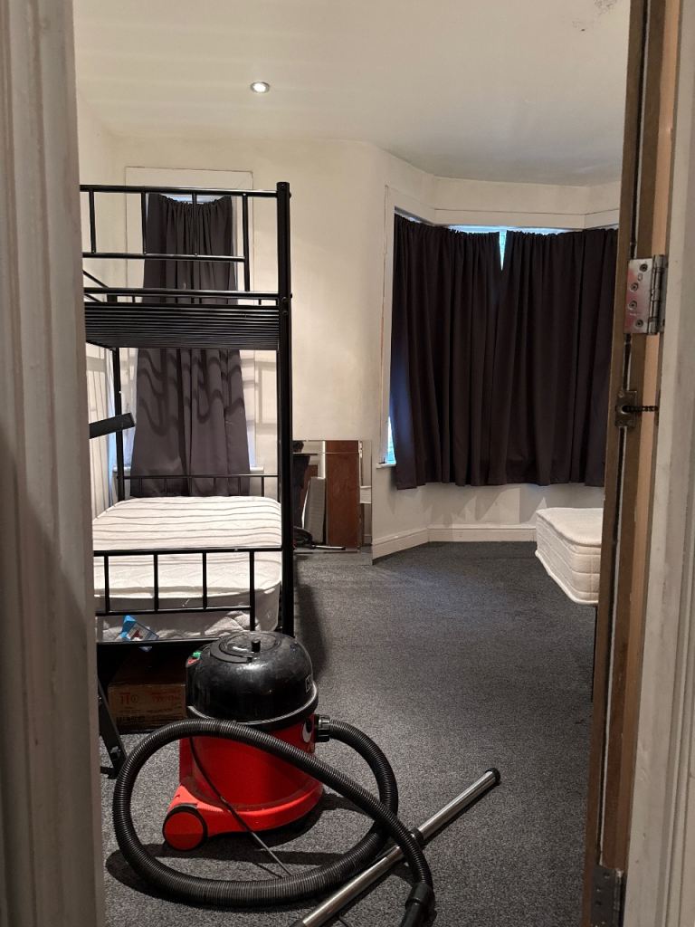 East Ham double room available 