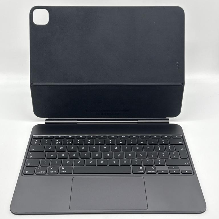 GENUINE APPLE IPAD PRO 13 INCH M4 M5 MAGIC KEYBOARD - NO TEXTS OR OFFERS