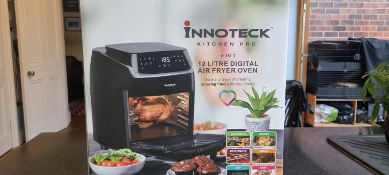 Airfryer - Innoteck 6 in 1, 12 litre digital Air fryer oven BRAND NEW