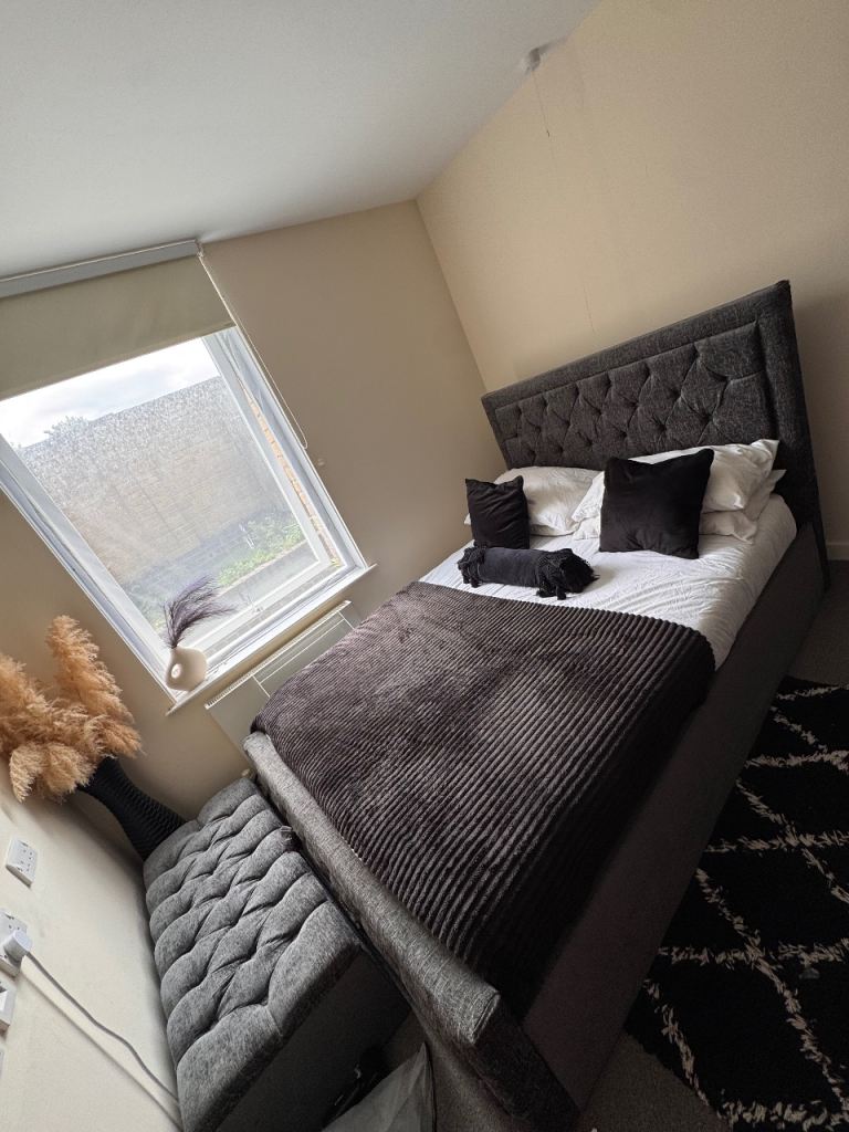 Double Ottoman Storage Bed with Matching Storage Box – Grey Chenille Fabric – Excellent Condition