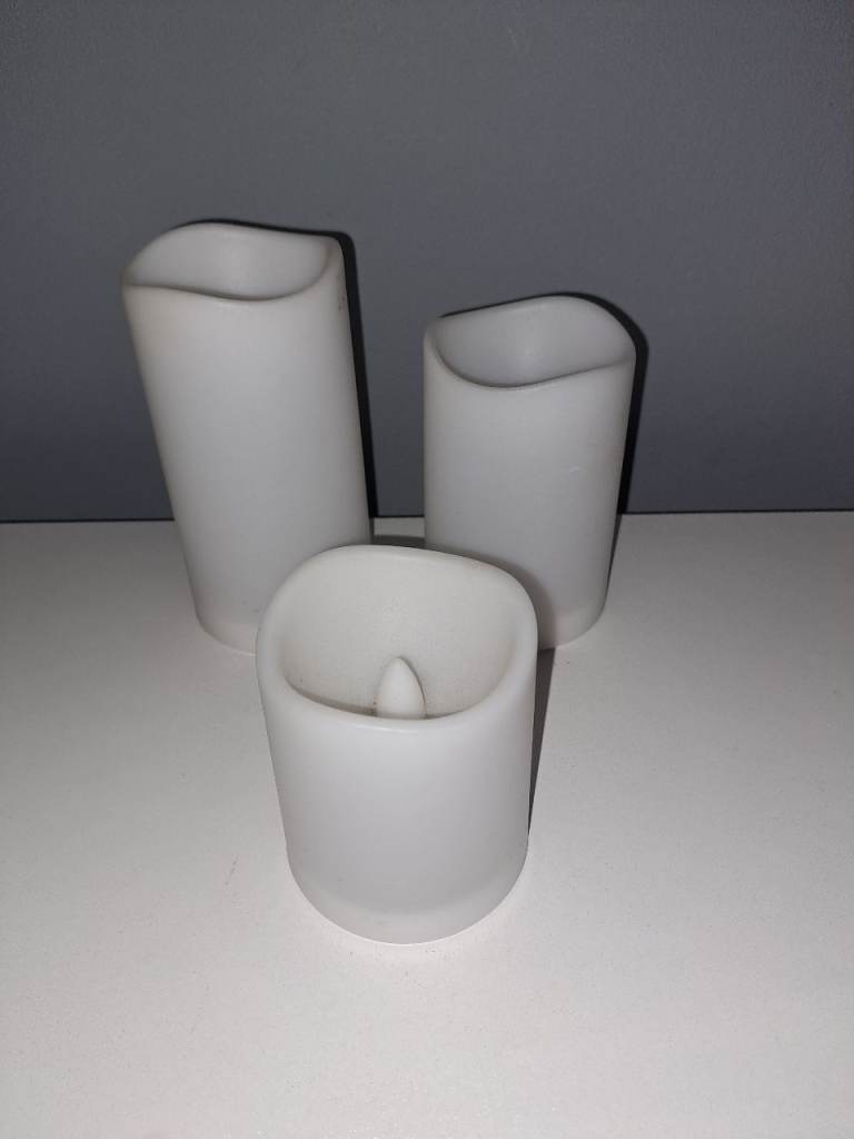 Set of 3 LED Flameless Candles – White, As Good As New