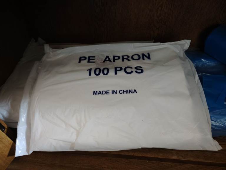 PE Aprons - 100 Pieces, New arts crafts catering cleaning