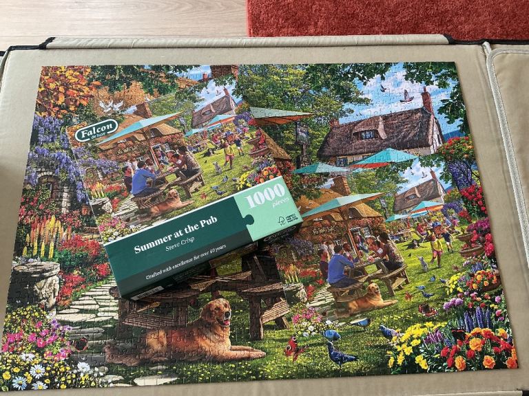 1000 piece Falcon de luxe jigsaw puzzle. Summer at the pub.