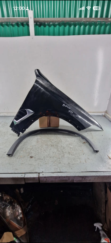 BMW  X5 G05 2025 Black Wing Fender Right with trim