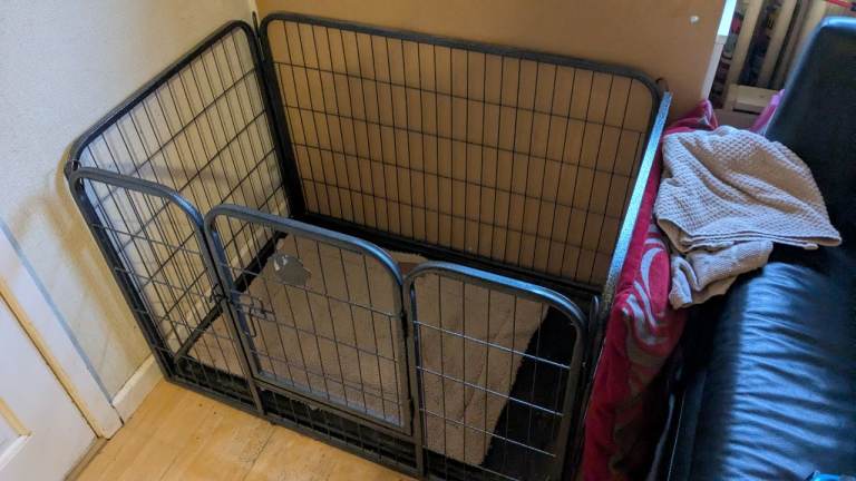 Dog cage / puppy pen