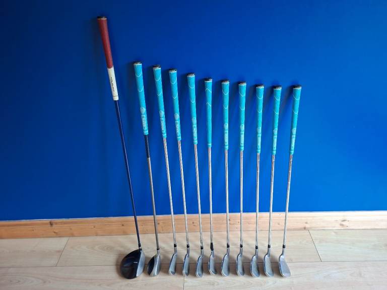 Juniors golf clubs set