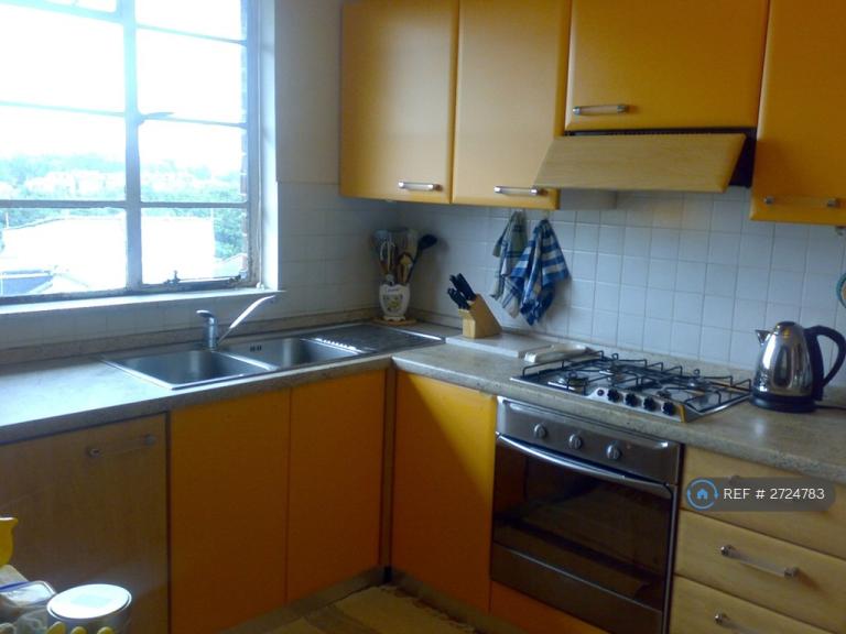 1 bedroom in Glyn Court, London, SW16 (#2724783)