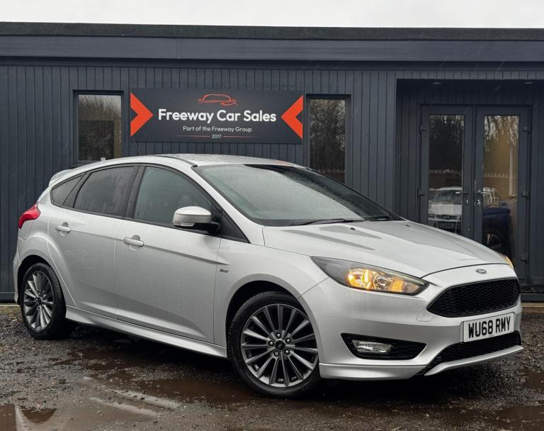 FORD FOCUS 1.0T EcoBoost ST-Line Hatchback 5dr Petrol, Sat Nav, Service History