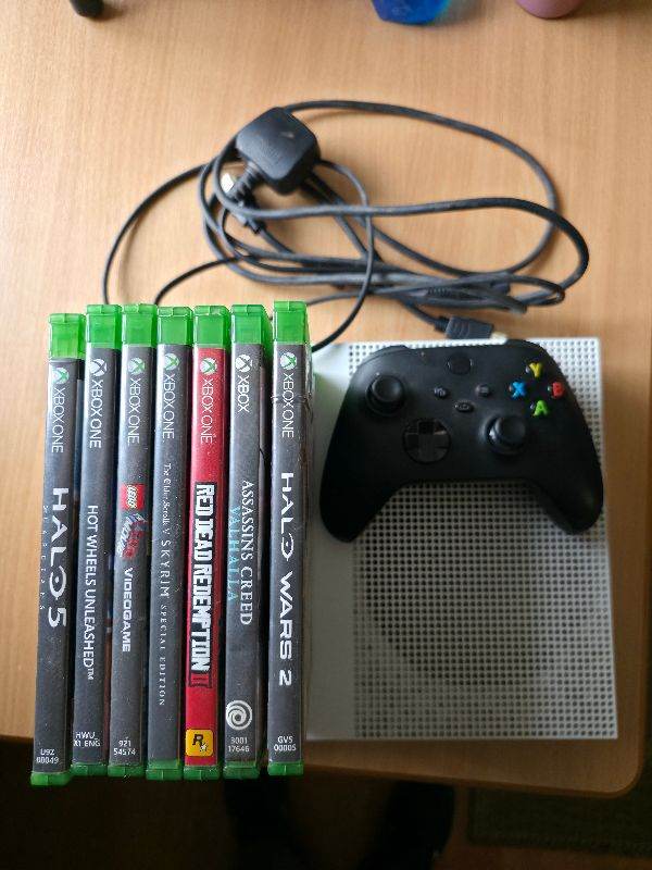 Xbox One S with 1 controller and 7 games