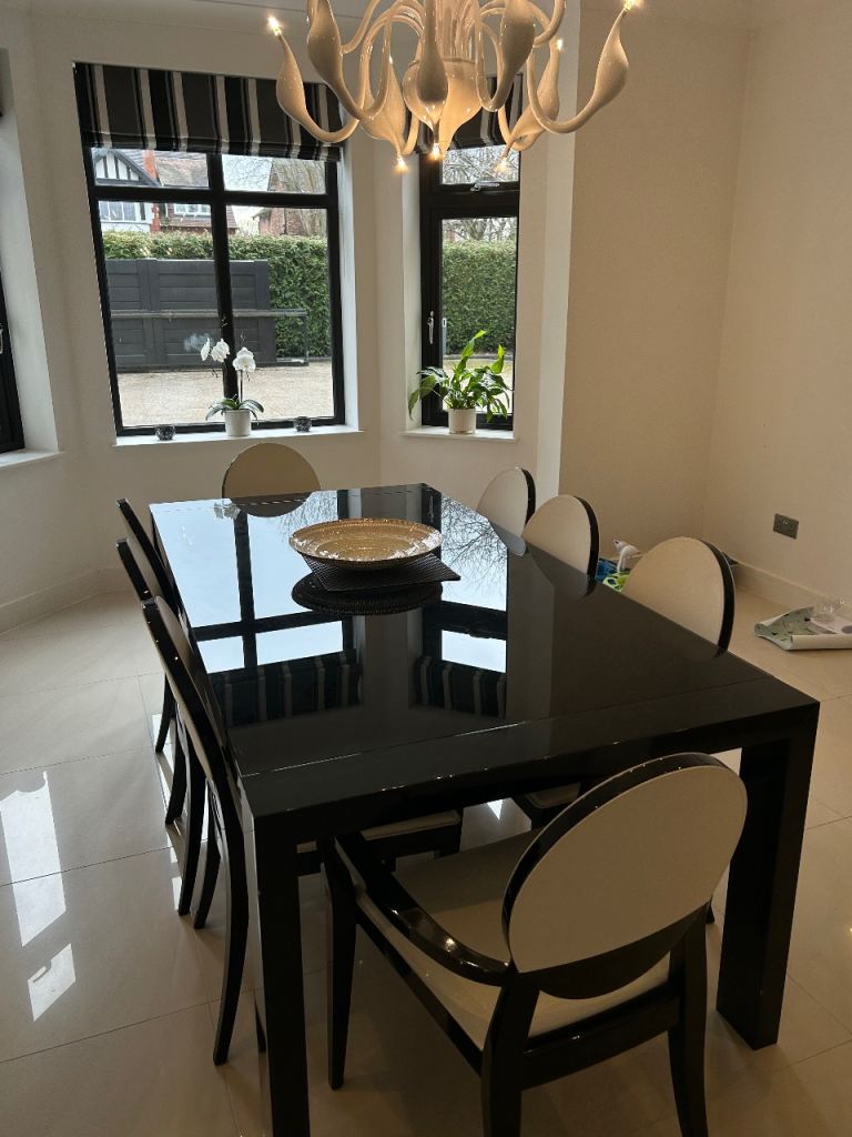 CALLIGARIS GLOSS BLACK DINING TABLE w/ 8 MATCHING CHAIRS