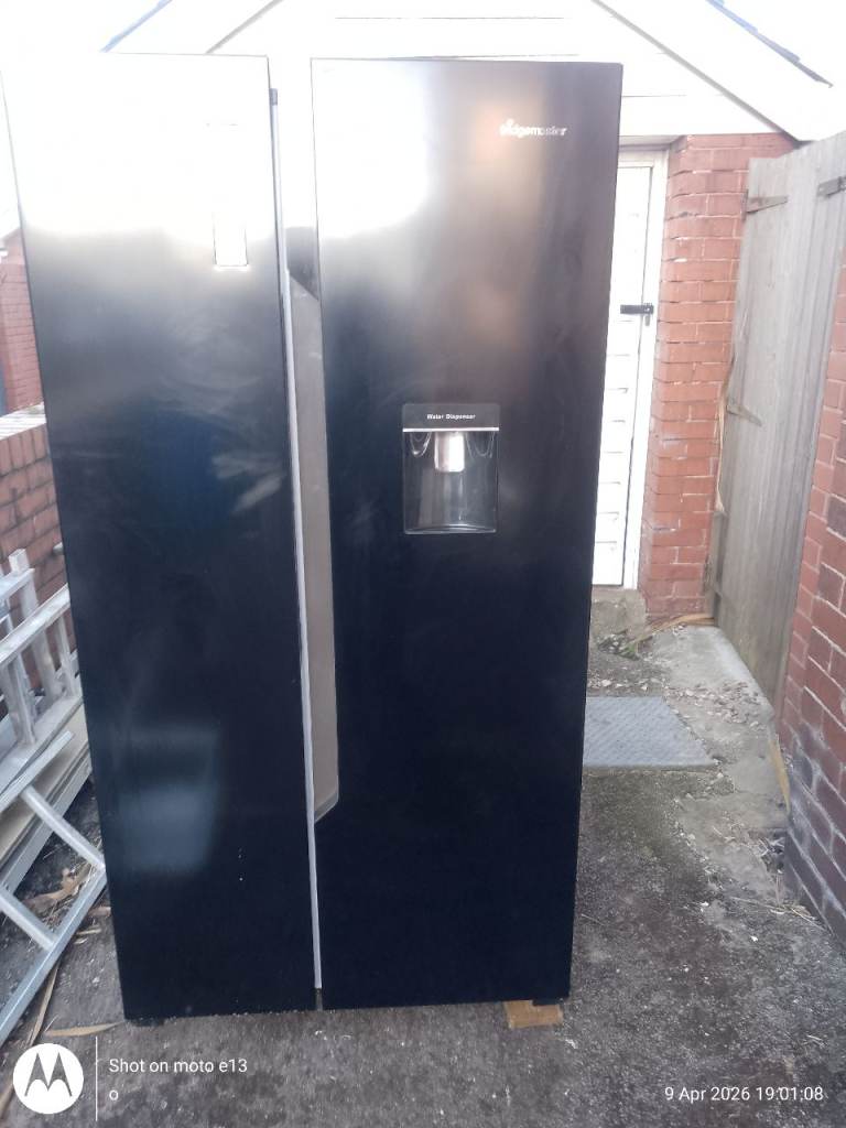American Style Fridge Freezer with Water Dispenser – Good Condition