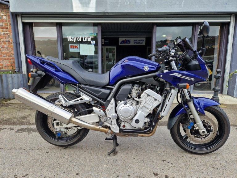 YAMAHA FZS 1000 FAZER IN BLUE