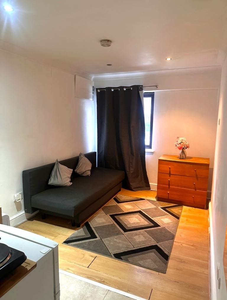 Studio rent Orpington