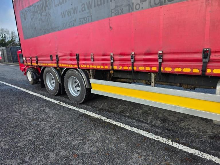 2015 Scania P320 6X2 Twin Wheel 27ft Curtainsider Body