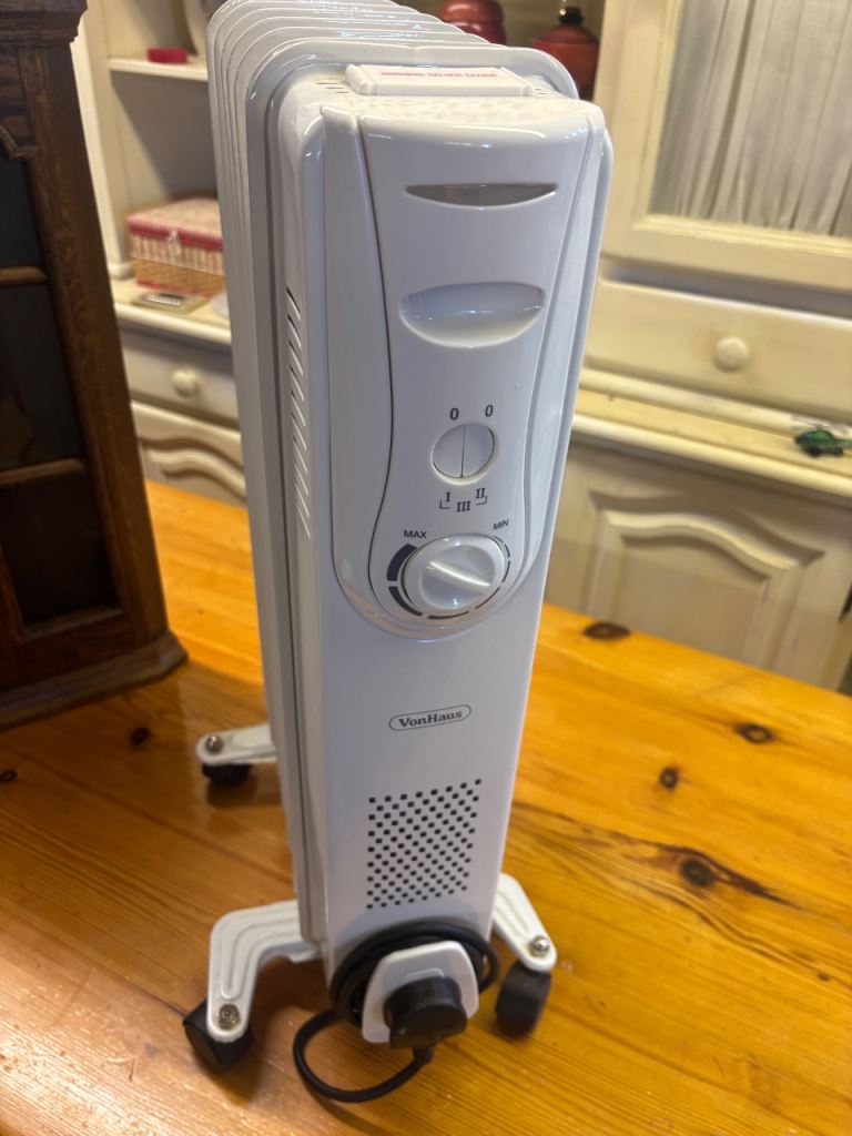 Swan White Oil Filled Radiator Heater – Good Condition