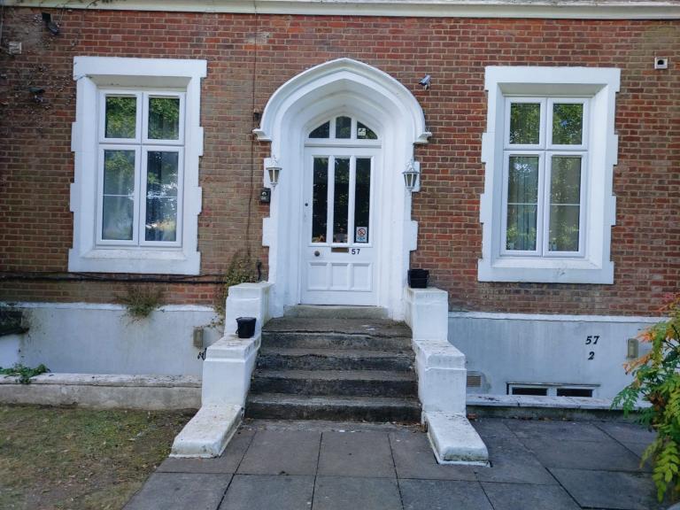 Beautiful 2 Bedroom Flat in the prestigious Upton Park Area, Slough