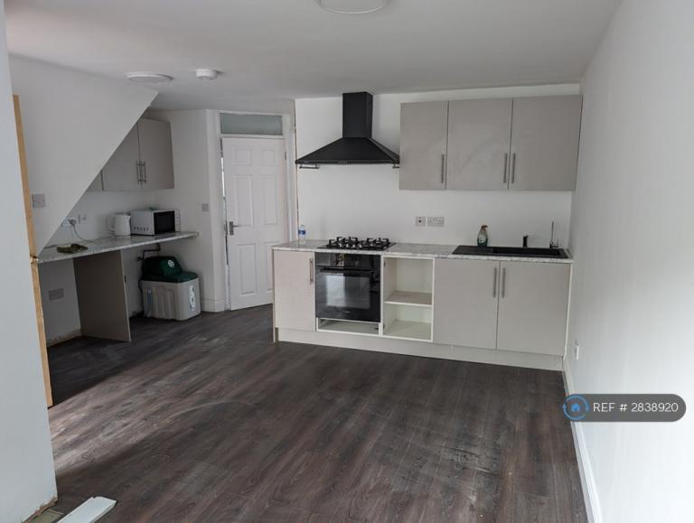 1 bedroom flat in The Oaks, Bracknell, RG12 (1 bed) (#2838920)