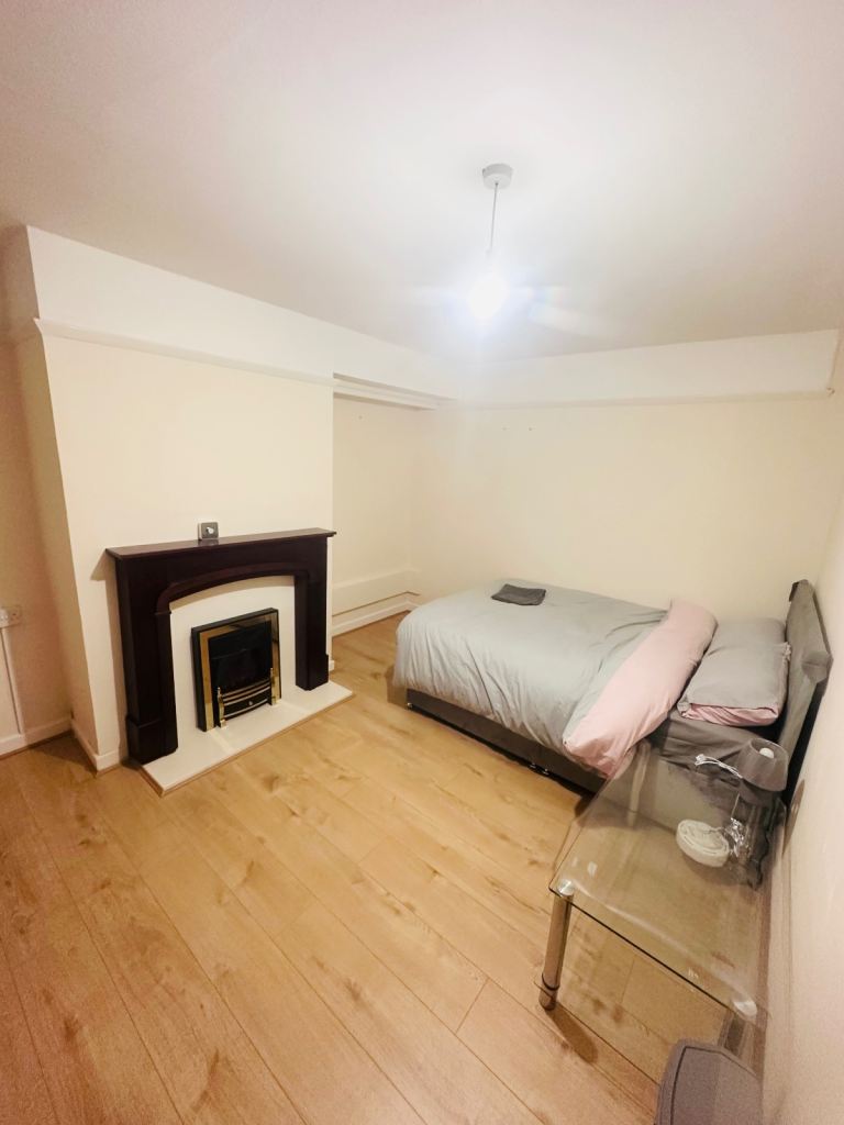 A double size room near Brookes university 