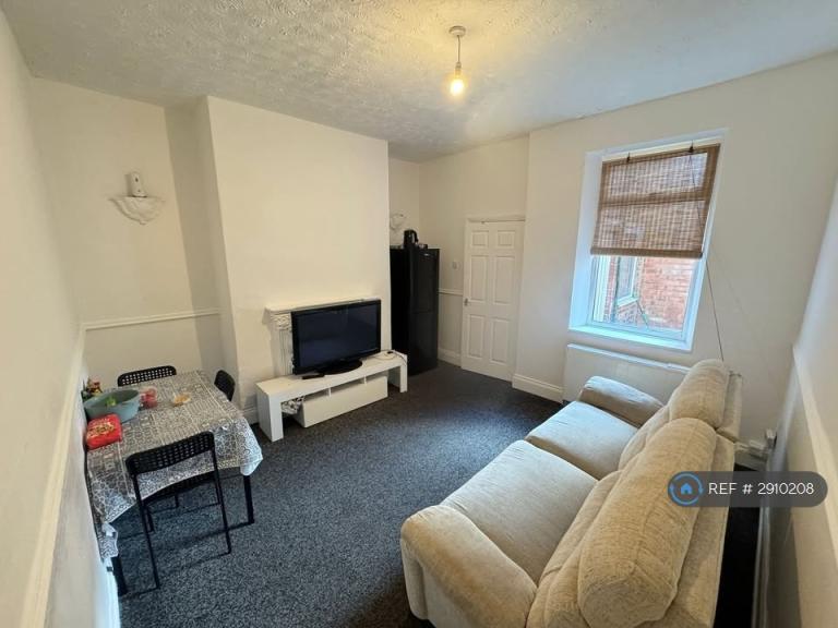 2 bedroom flat in Gladstone St, Hebburn, NE31 (2 bed) (#2910208)