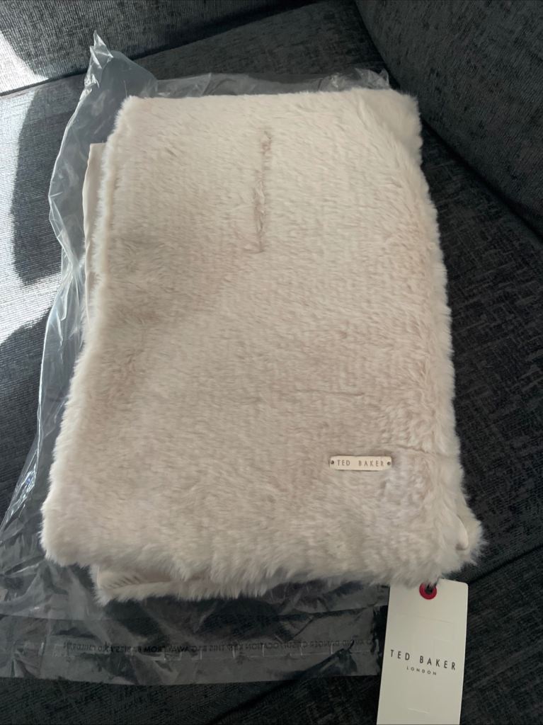 Ted Baker Faux Fur Scarf Cream Brand New Sealed Genuine