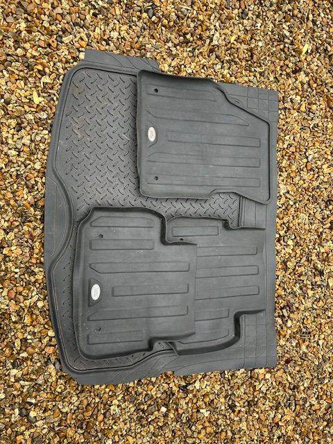 Land Rover Discovery Sport Rubber Mats (2016 RHD)