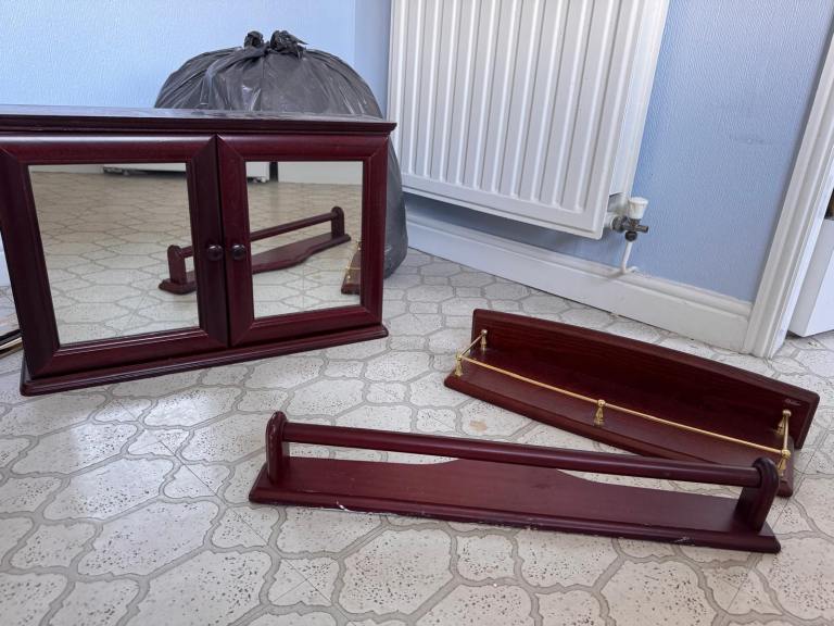 Mirror cabinet (free) 