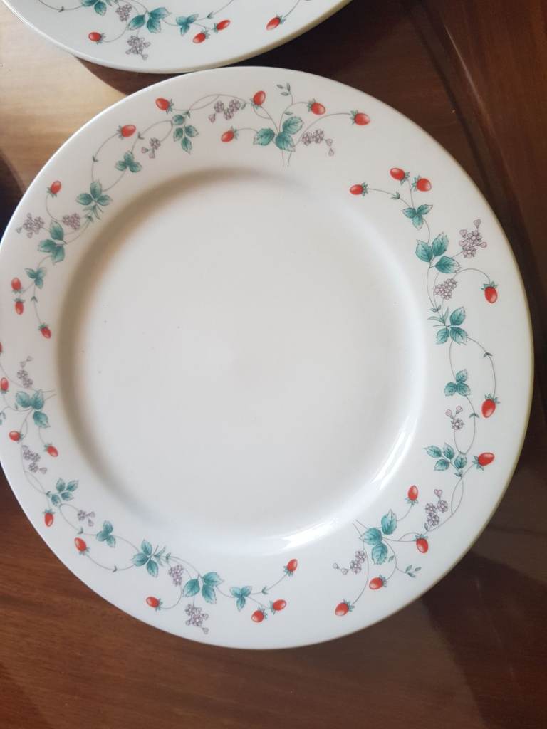 Set of 8 UNUSED VINTAGE / RETRO LARGE DINNER PLATES