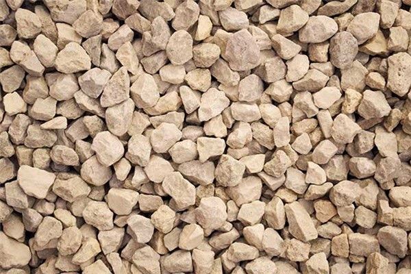 bulk bags of 20 mm Cotswold garden and driveway chips/ gravel/ stones 