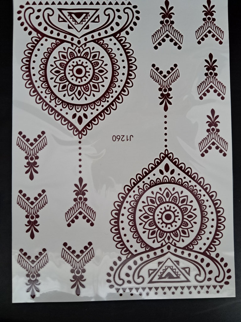 Henna temporary tatoo