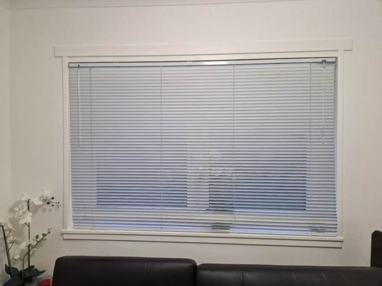 Venetian blinds 