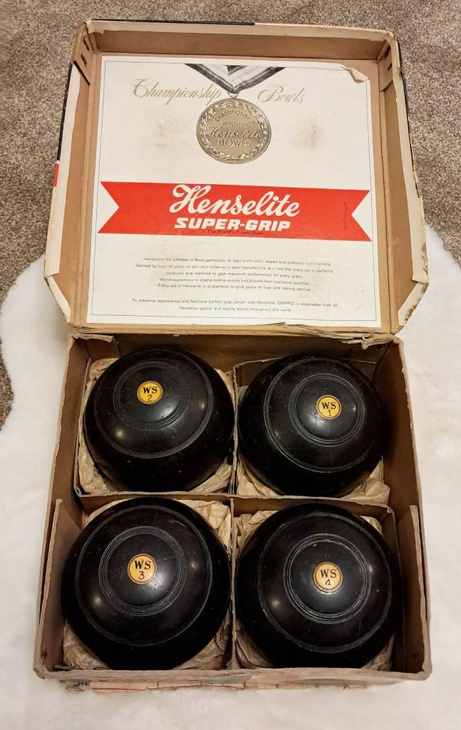 Vintage Henselite Bowls