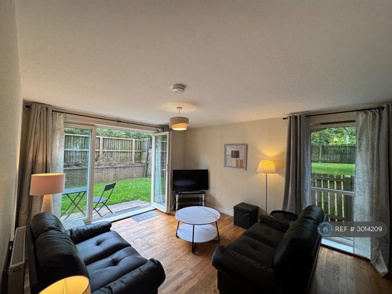 3 bedroom flat in Duff Street, Edinburgh, EH11 (3 bed) (#3014209)