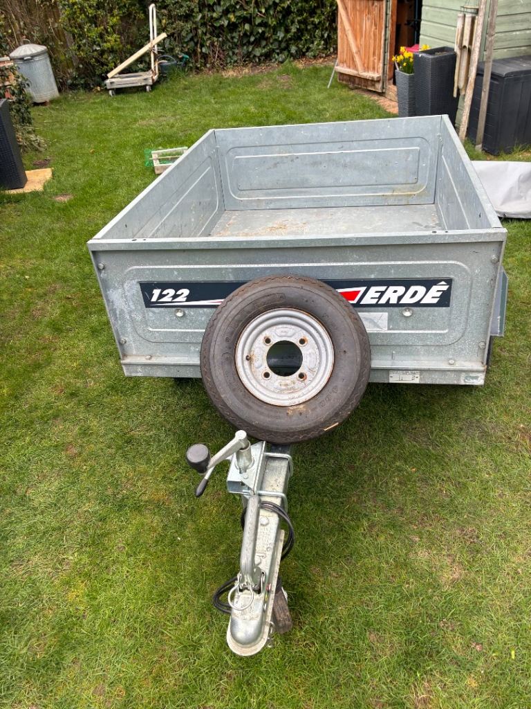 Erde 122 car trailer