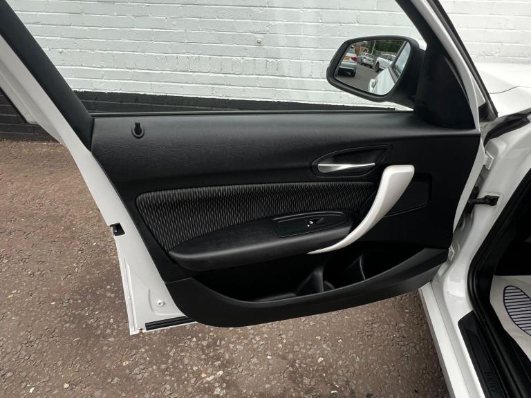 2018 BMW 1 Series 116d SE Business 5dr [Nav/Servotronic] HATCHBACK DIESEL Manual