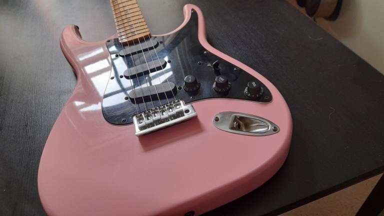 FAST CASH PAID FOR YOUR GUITAR